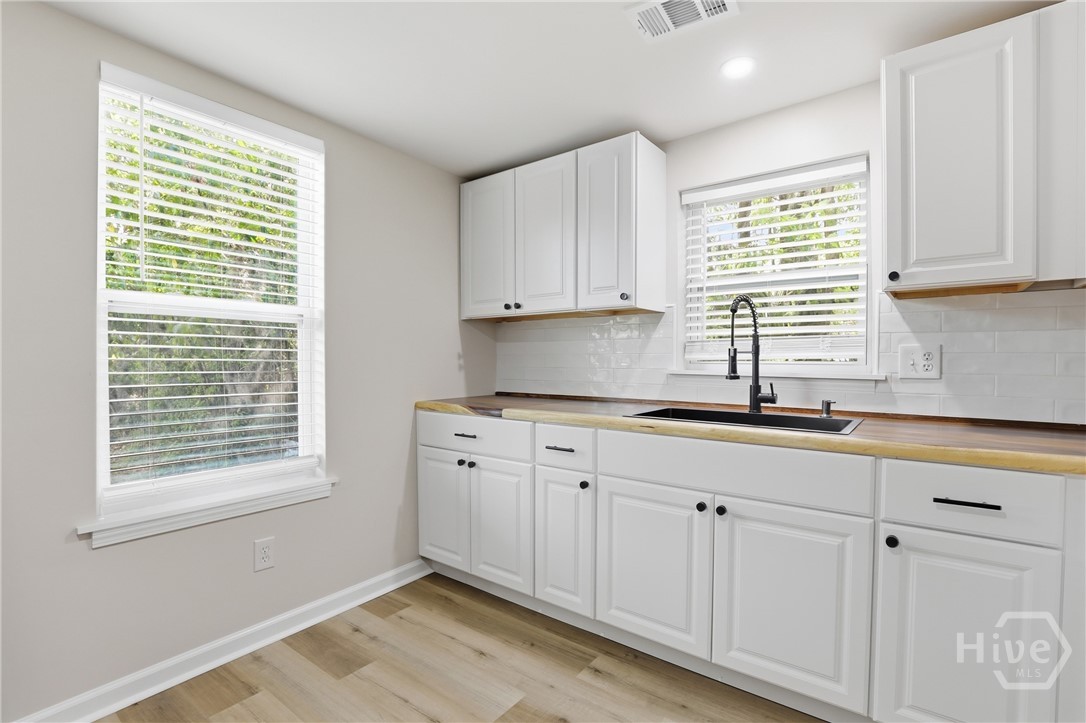 1009 W 52nd Street Property Photo 15