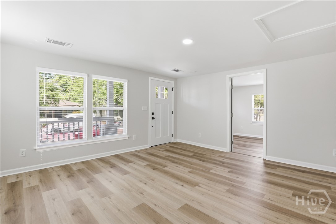 1009 W 52nd Street Property Photo 17