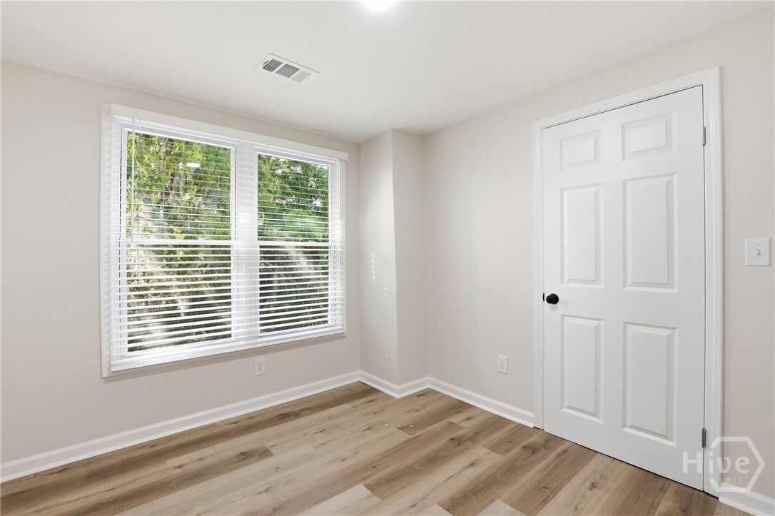 1009 W 52nd Street Property Photo 19