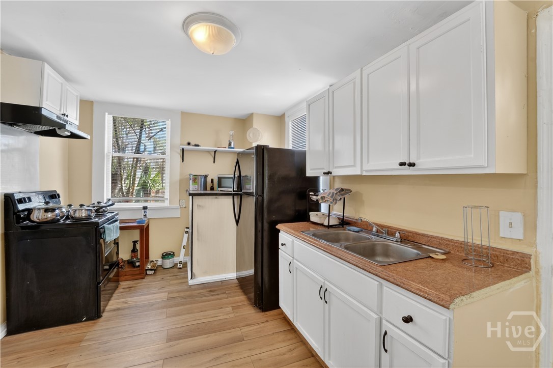 901 W 52nd Street Property Photo 4