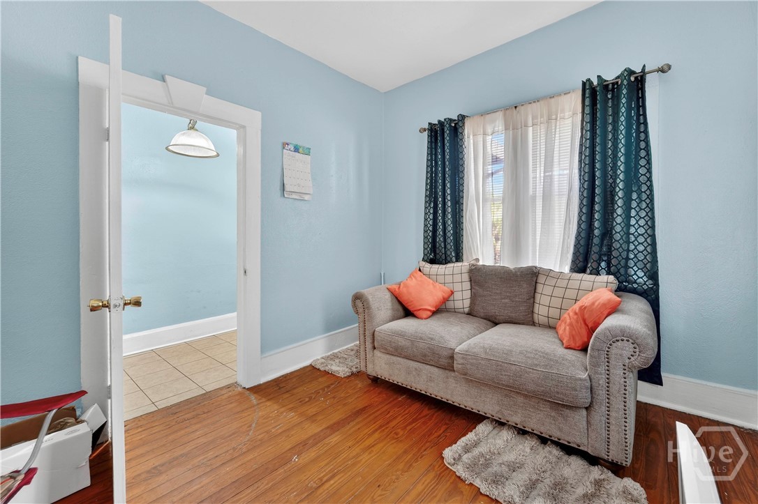 901 W 52nd Street Property Photo 10