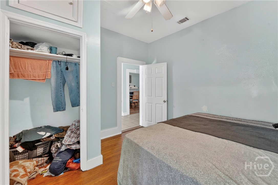 901 W 52nd Street Property Photo 12