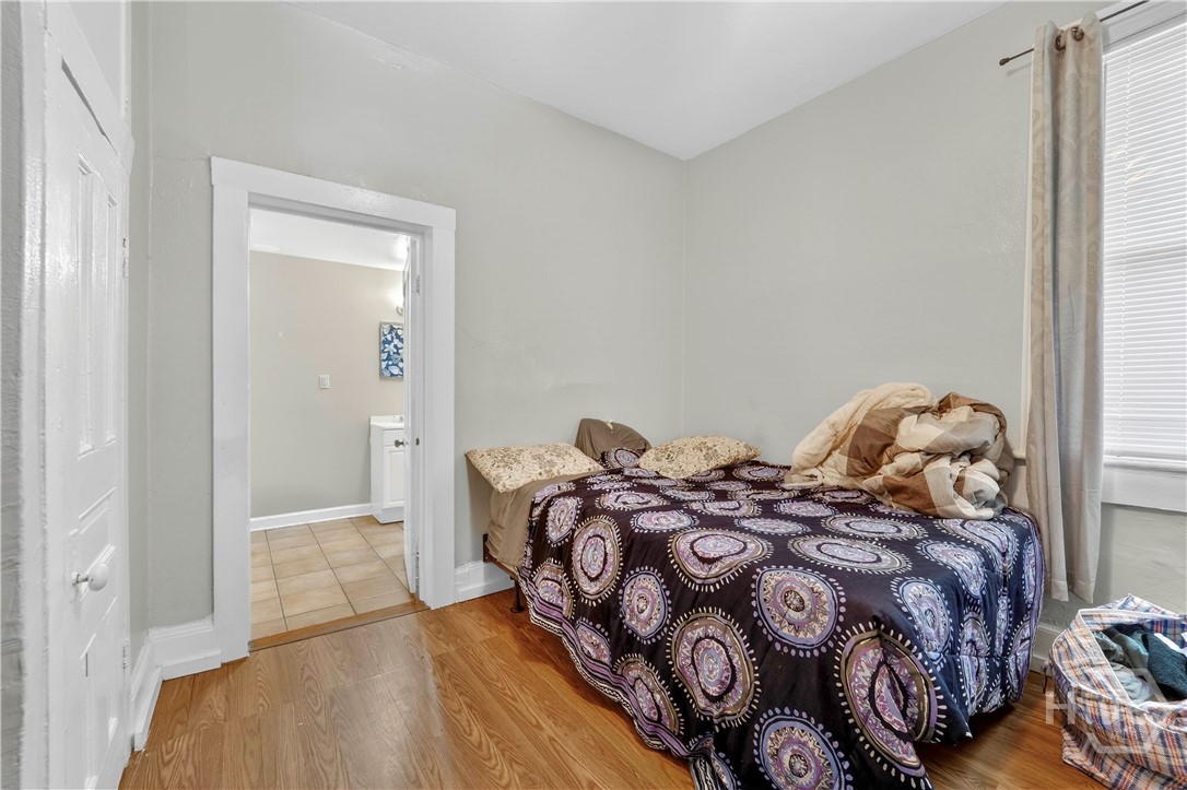 901 W 52nd Street Property Photo 17