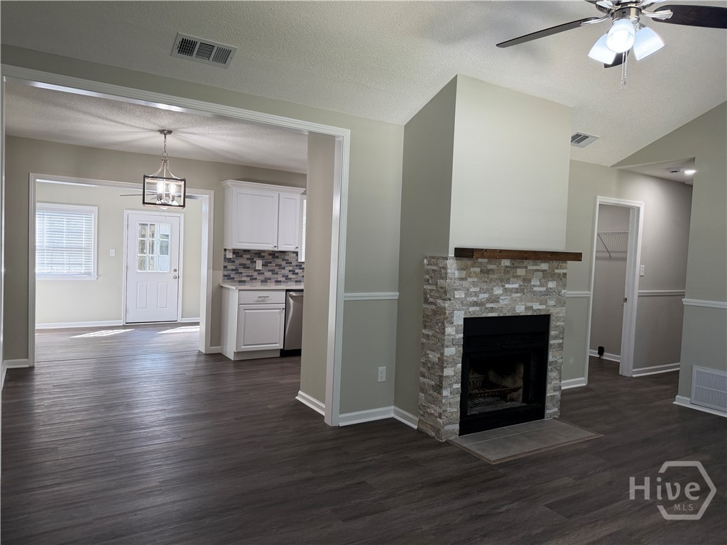 215 Pinecrest Place Property Photo 6