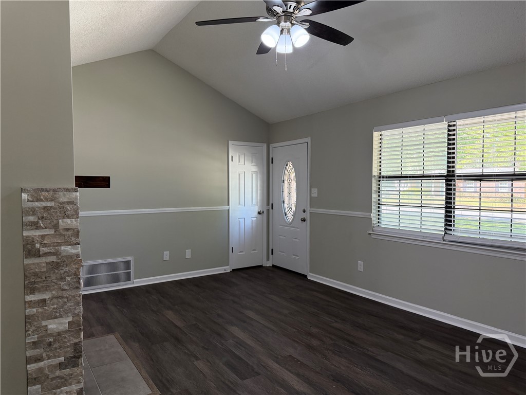 215 Pinecrest Place Property Photo 10