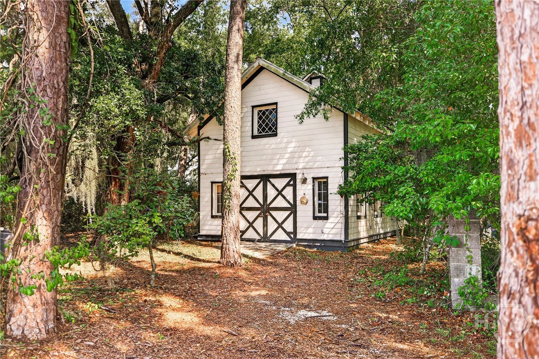 289 Center Drive Property Photo 4