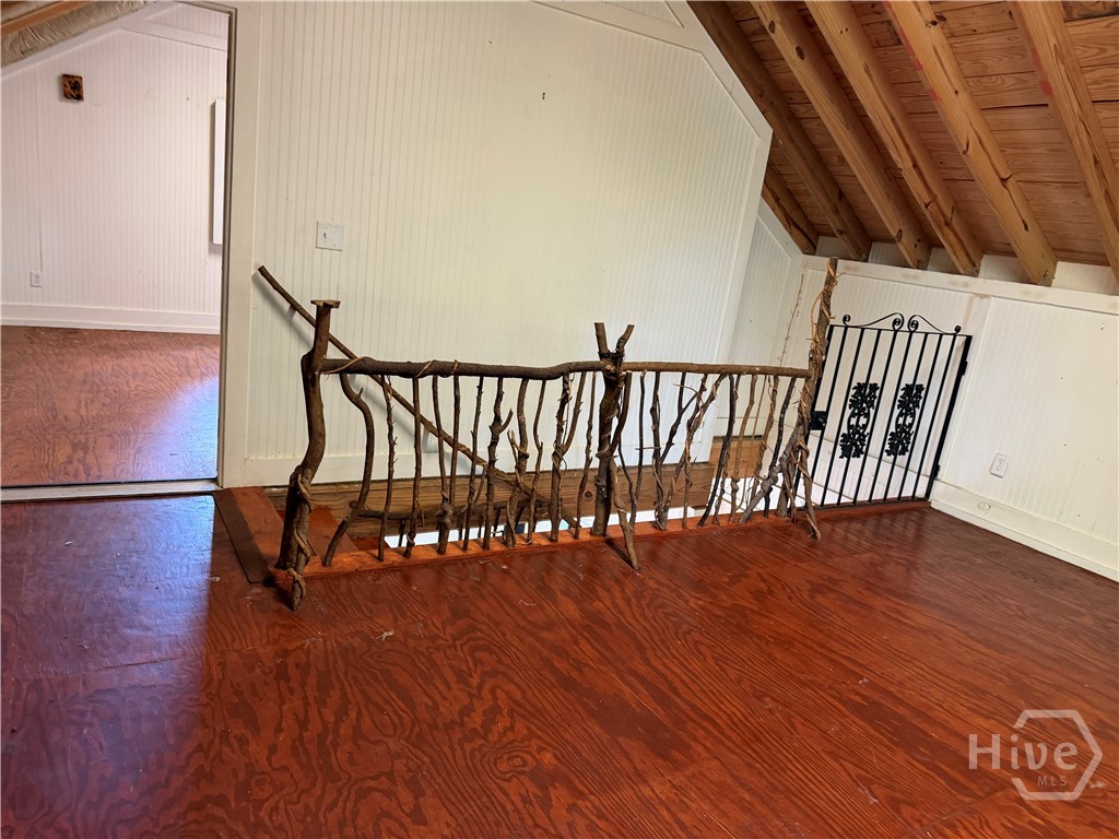289 Center Drive Property Photo 7