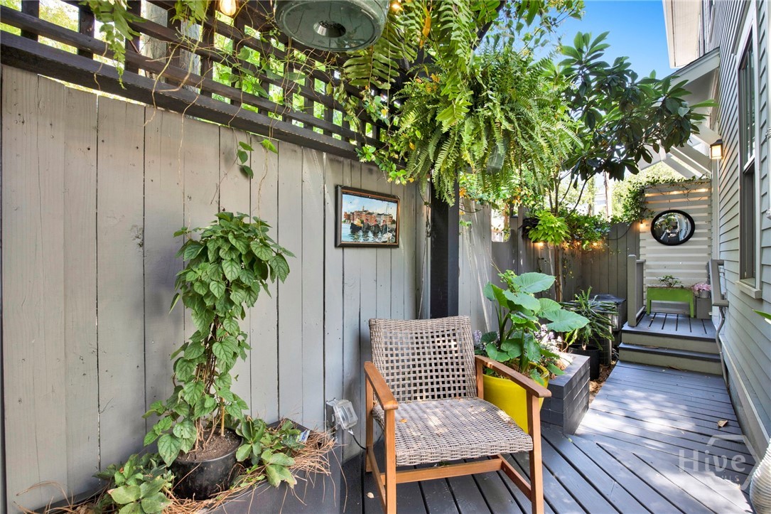 2315 Barnard Street Property Photo 11