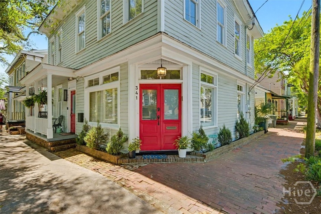 341 E Broad Street Property Photo 1