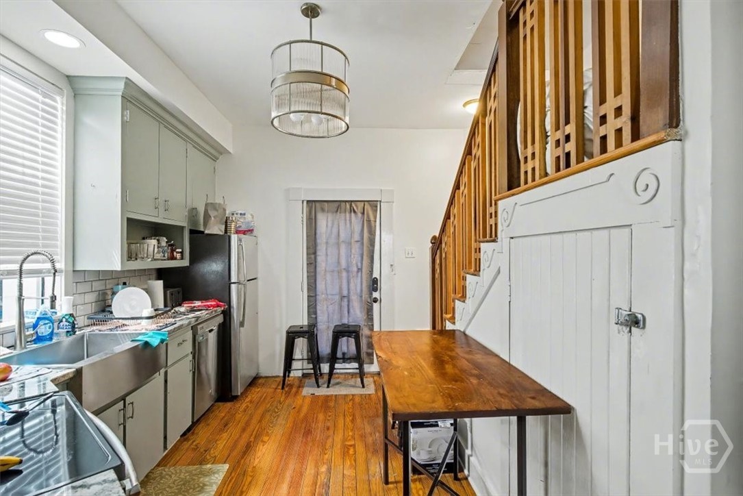 341 E Broad Street Property Photo 17