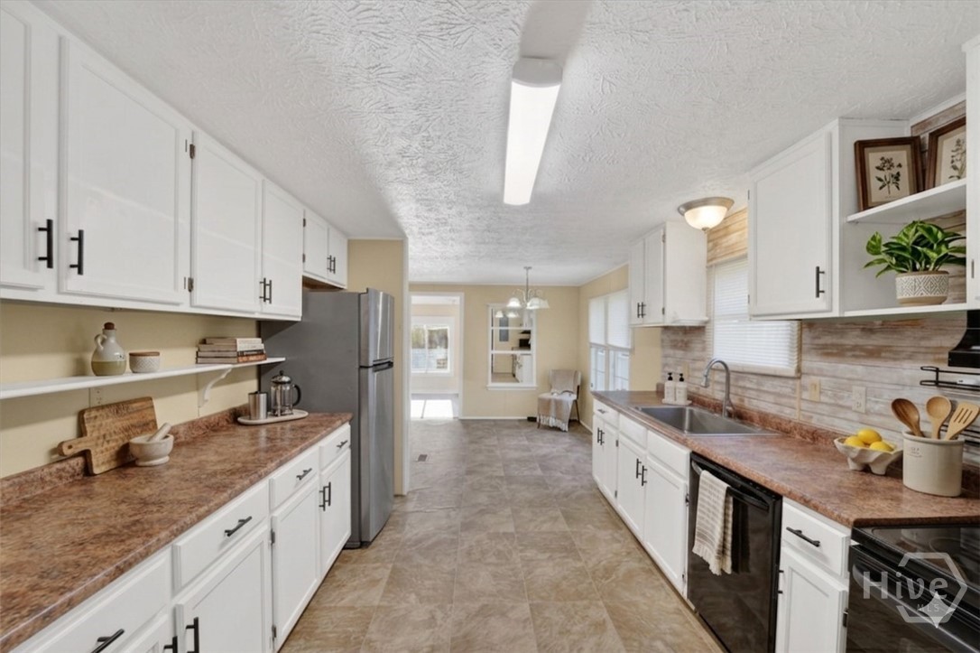300 Deer Trail Lane Property Photo 3