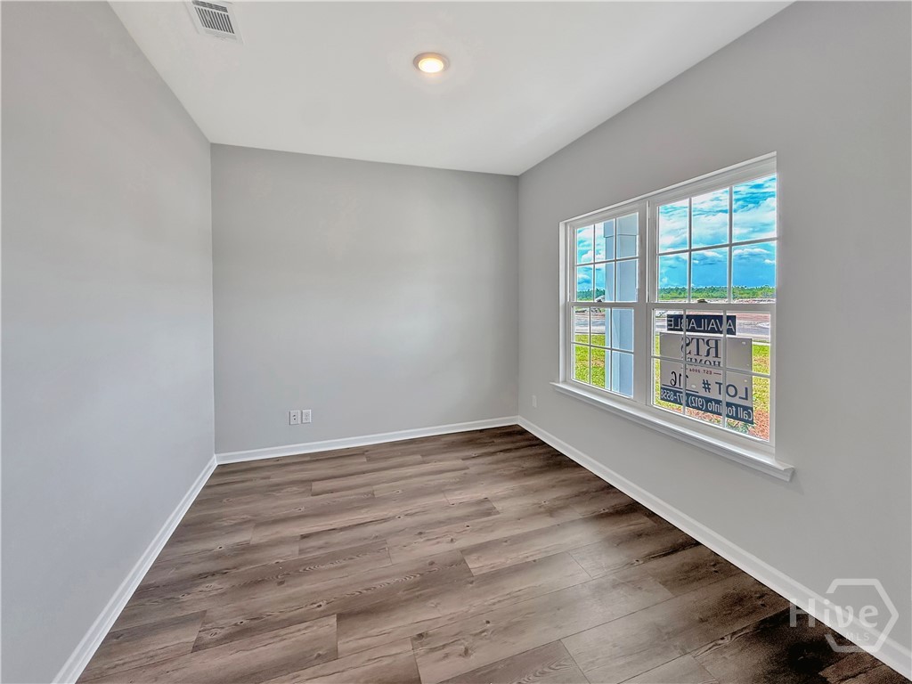 131 Laural Wood Road Se Property Photo 4