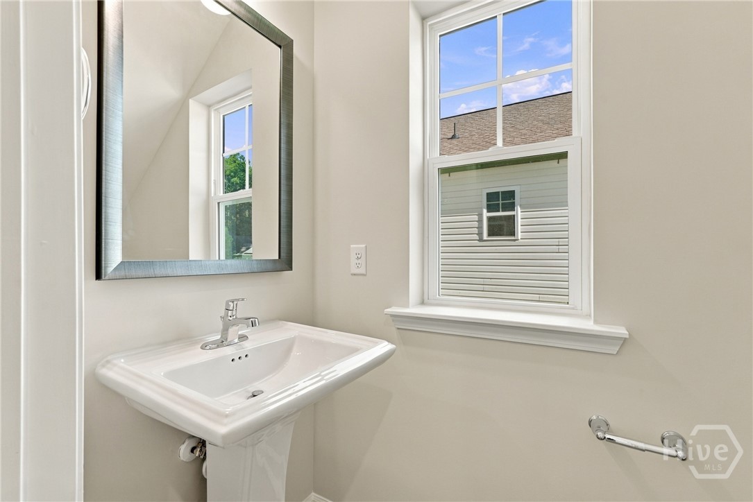86 Endicott Drive Property Photo 15