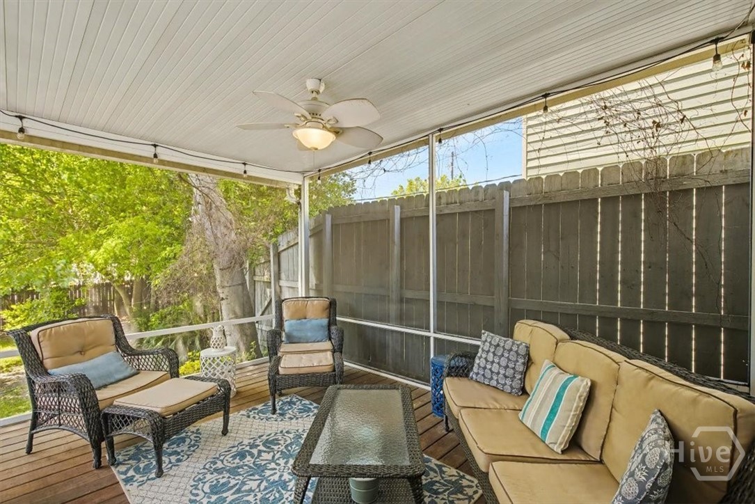 505 E Anderson Street Property Photo 24