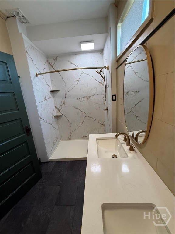 107 W 37th Street Property Photo 2