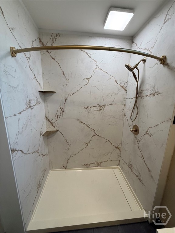 107 W 37th Street Property Photo 4