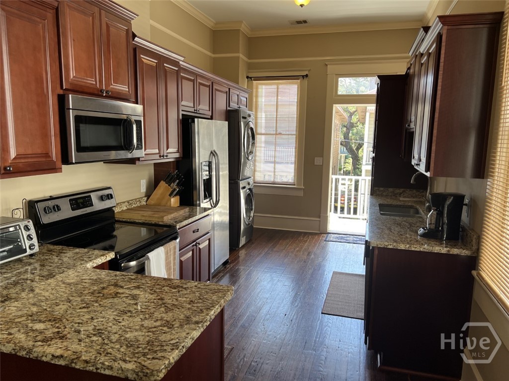 107 W 37th Street Property Photo 5