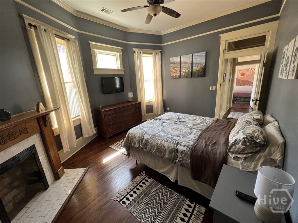 107 W 37th Street Property Photo 6