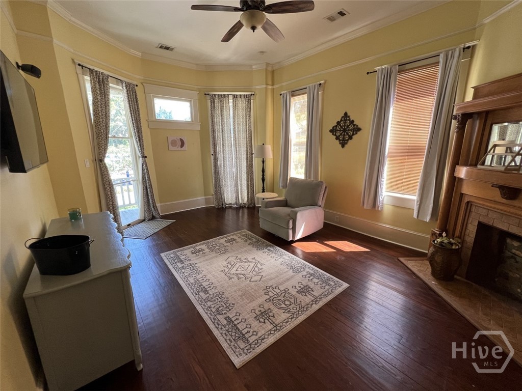 107 W 37th Street Property Photo 9