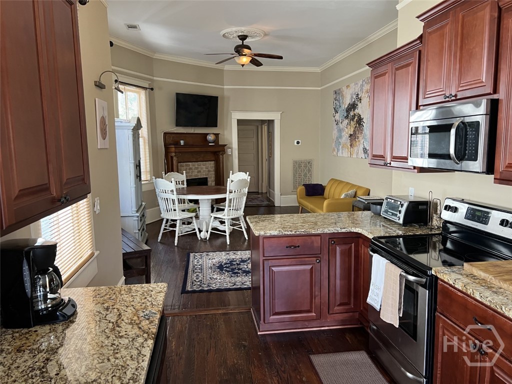107 W 37th Street Property Photo 14