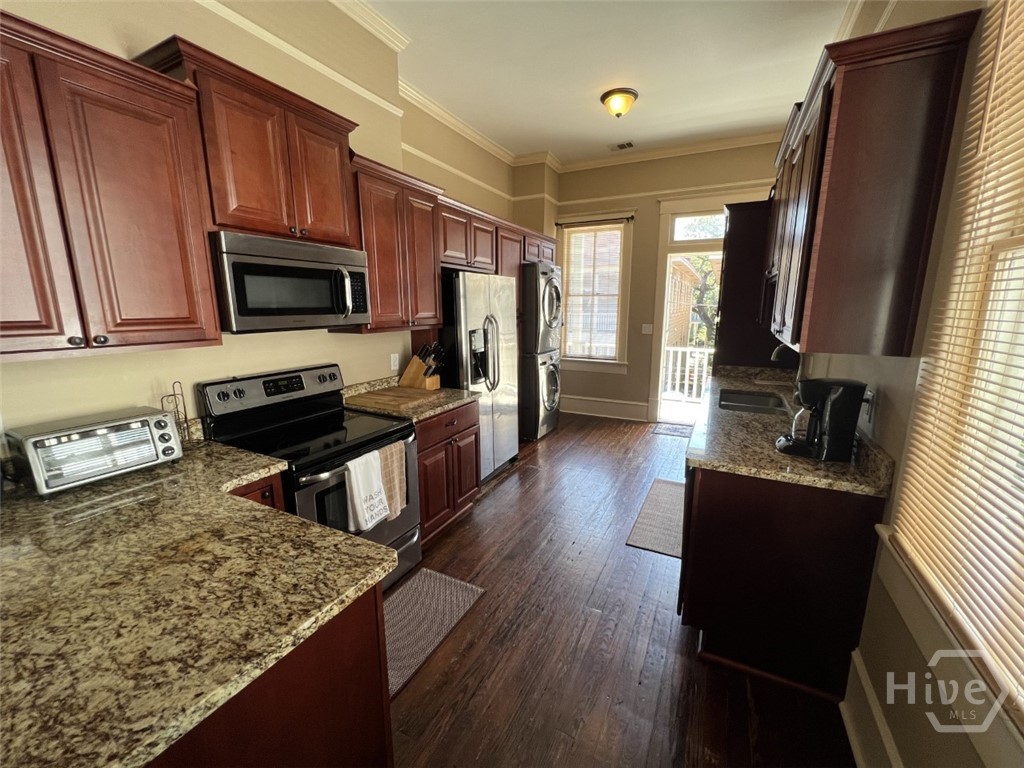 107 W 37th Street Property Photo 18