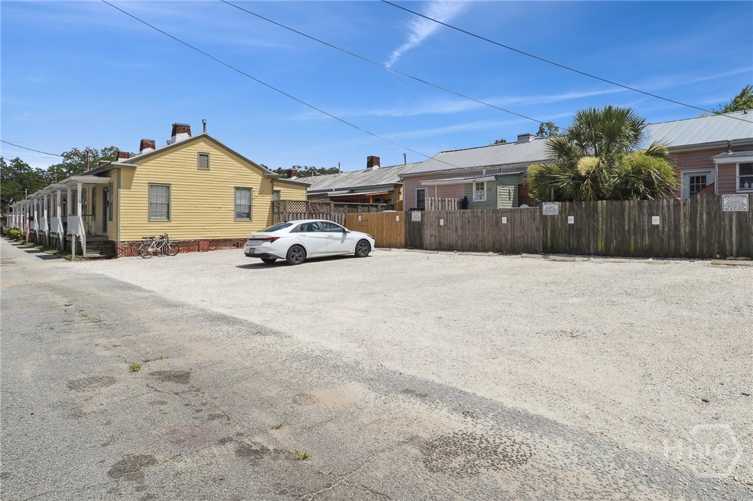 545 E Macon Street Property Photo 3
