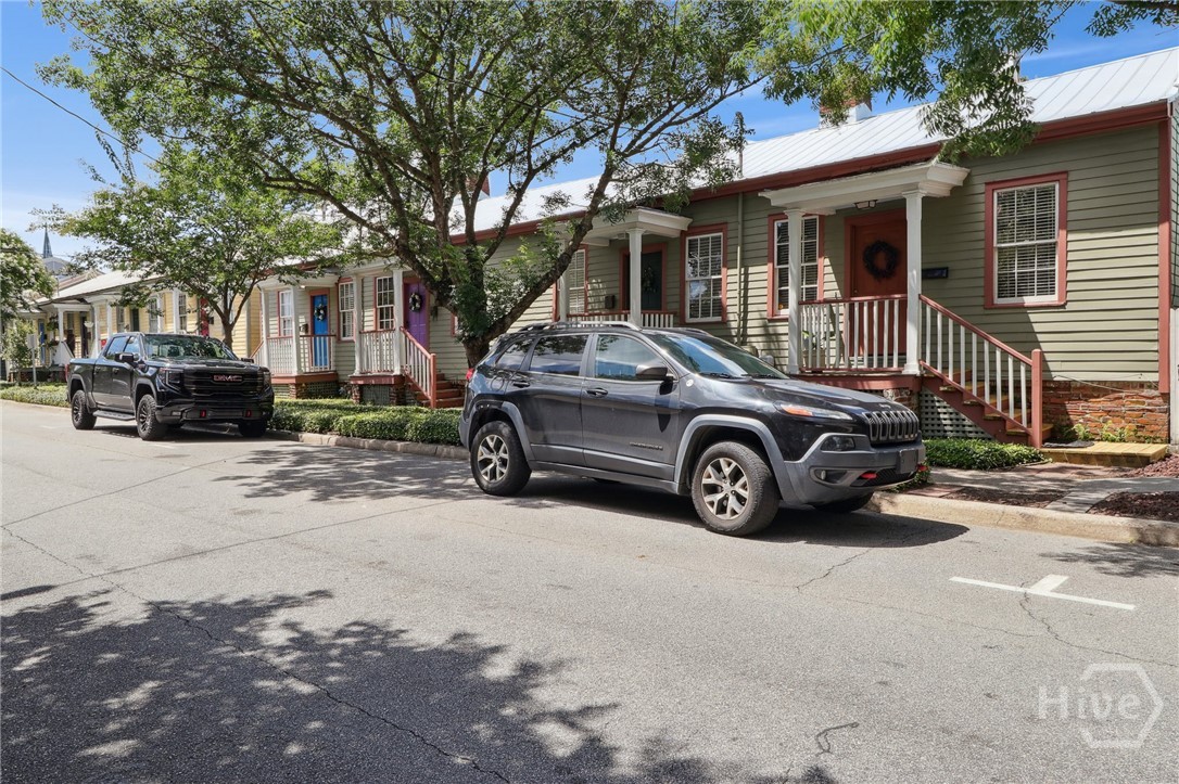 545 E Macon Street Property Photo 4