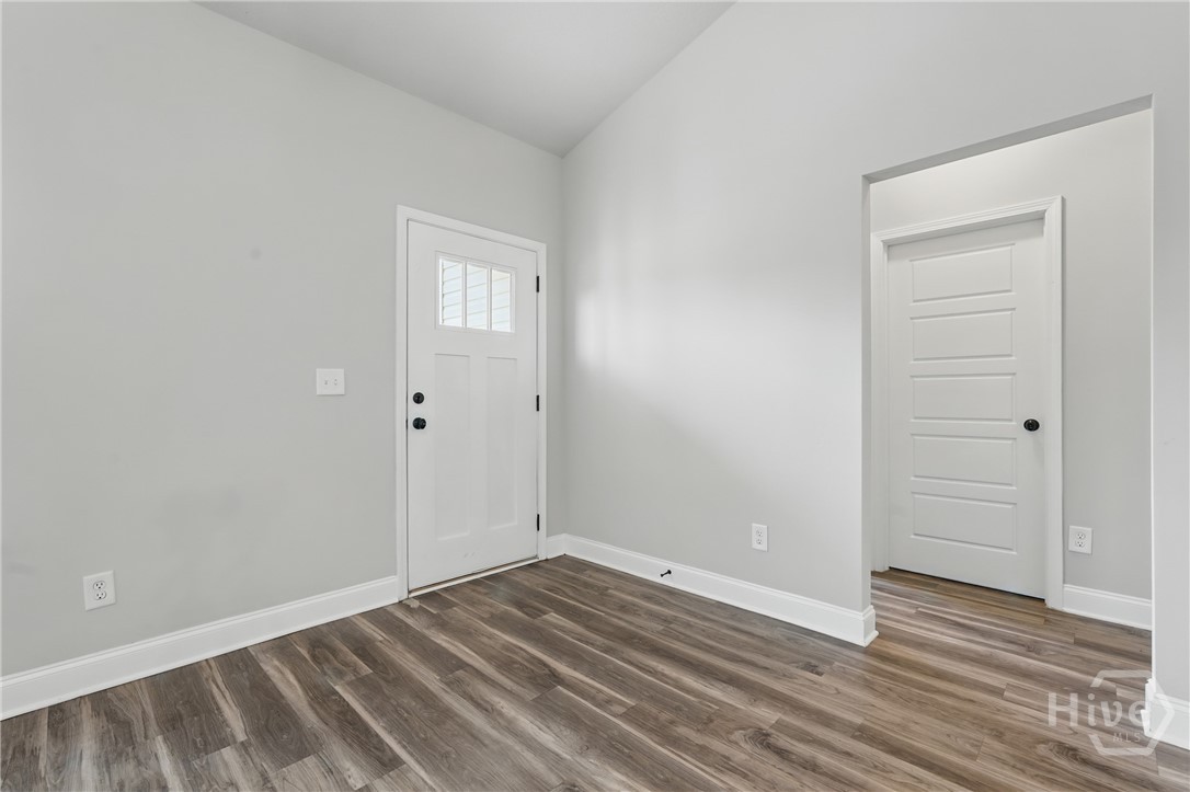513 Potter Stone Square Property Photo 6