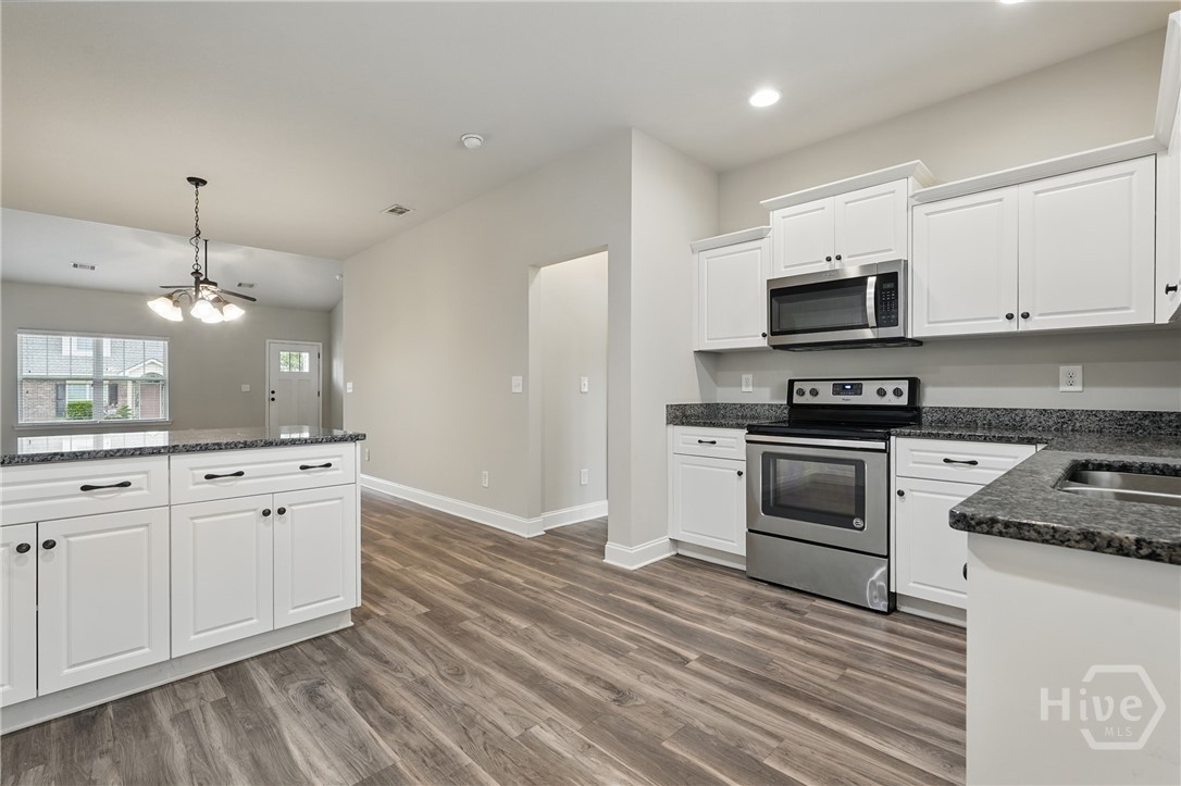 513 Potter Stone Square Property Photo 11