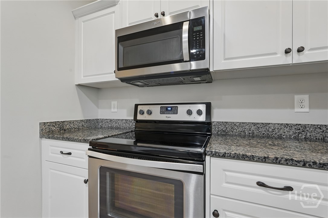 513 Potter Stone Square Property Photo 12