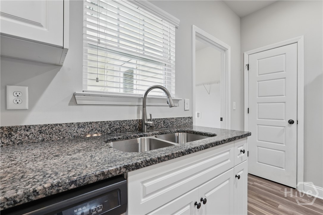 513 Potter Stone Square Property Photo 13