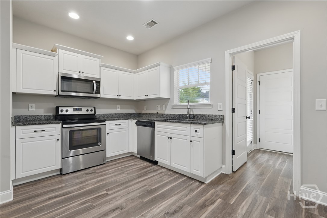 513 Potter Stone Square Property Photo 14