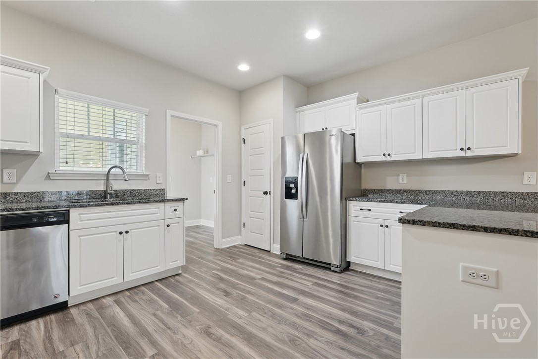 513 Potter Stone Square Property Photo 15