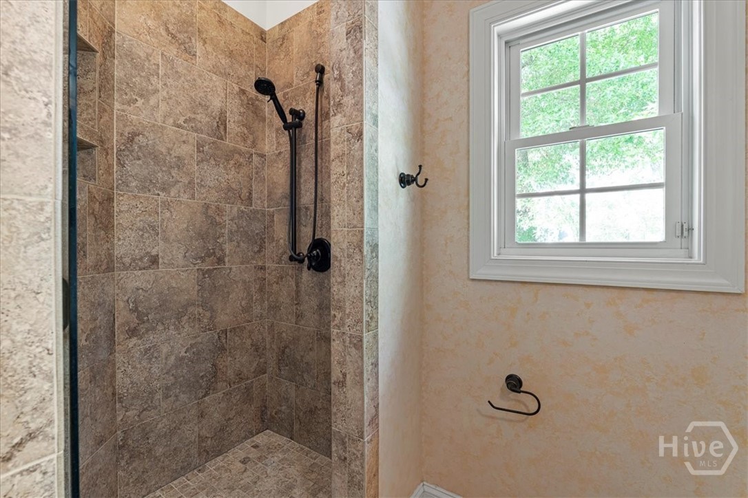 105 Lexus Court Property Photo 33
