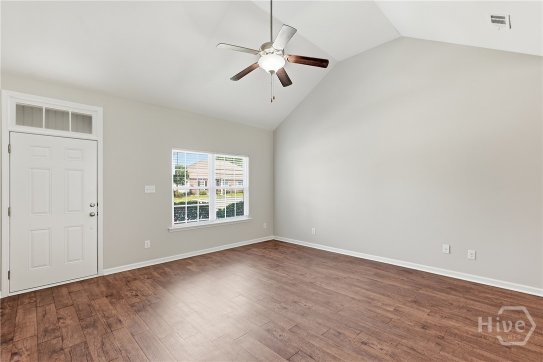 401 Old Ivy Square Property Photo 4