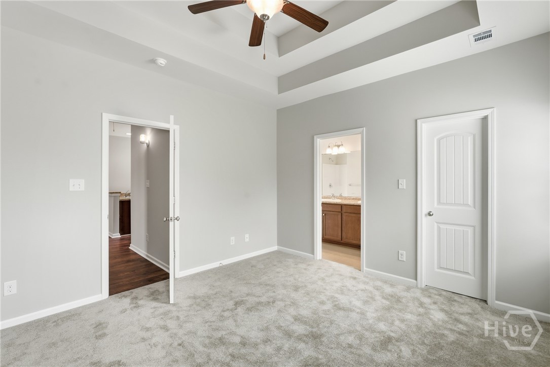 401 Old Ivy Square Property Photo 16