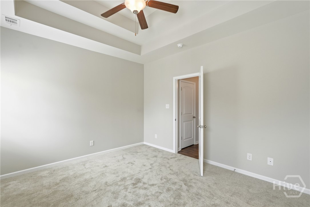 401 Old Ivy Square Property Photo 17