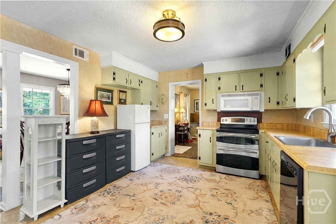 1506 Marlborough Way Property Photo 13