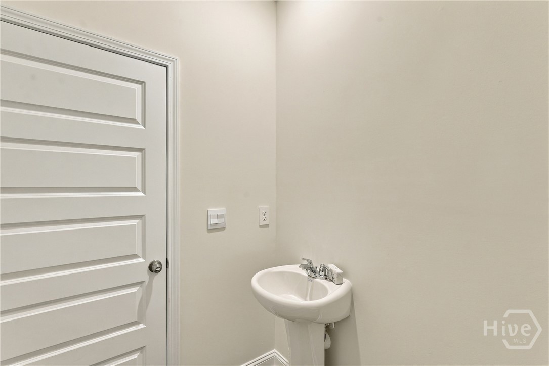 1039 Lakes Boulevard Property Photo 14