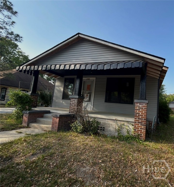 208 W 59th Street Property Photo 1