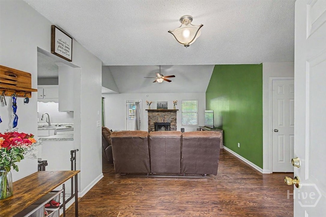 503 Creekview Drive Property Photo 5