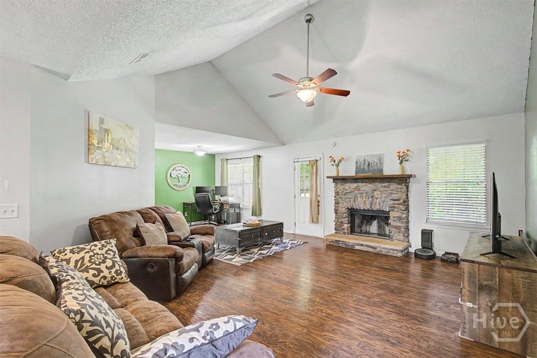 503 Creekview Drive Property Photo 7