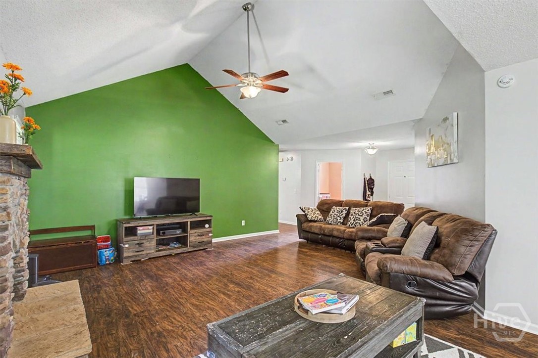 503 Creekview Drive Property Photo 9
