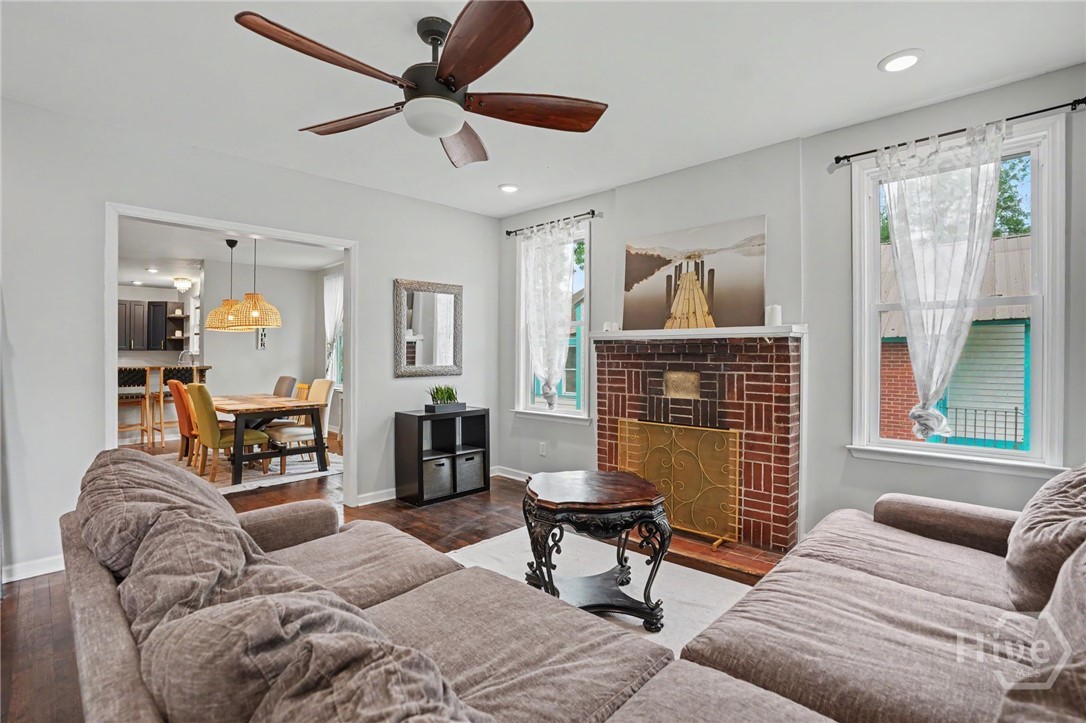 1129 E Duffy Street Property Photo 6