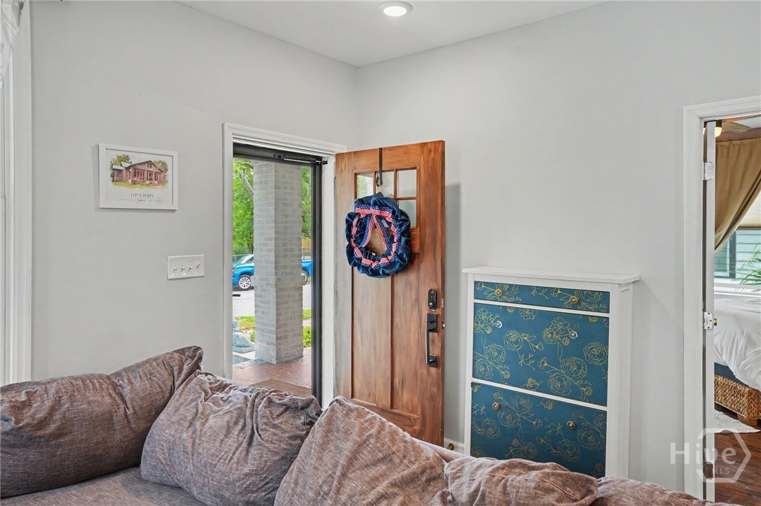 1129 E Duffy Street Property Photo 7