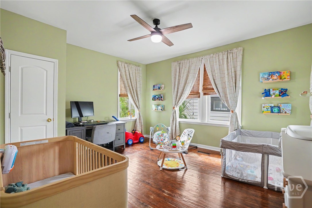 1129 E Duffy Street Property Photo 23