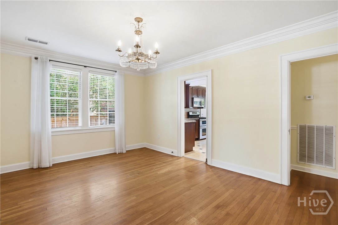 528 E 51st Street Property Photo 10