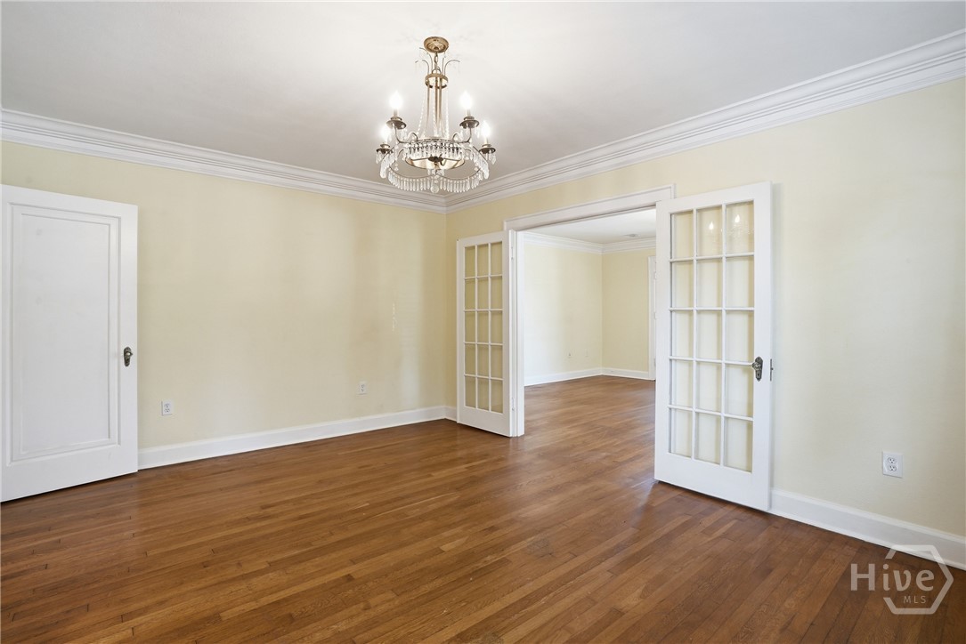 528 E 51st Street Property Photo 11