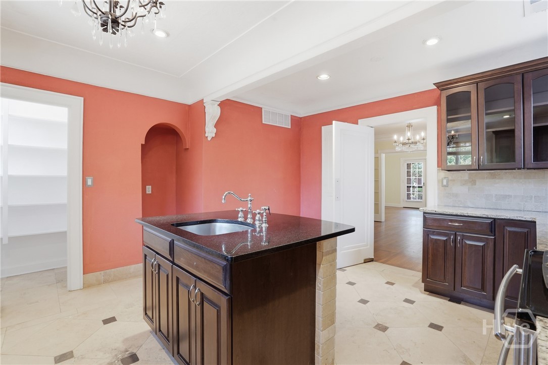 528 E 51st Street Property Photo 13