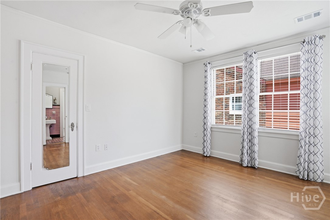 528 E 51st Street Property Photo 16